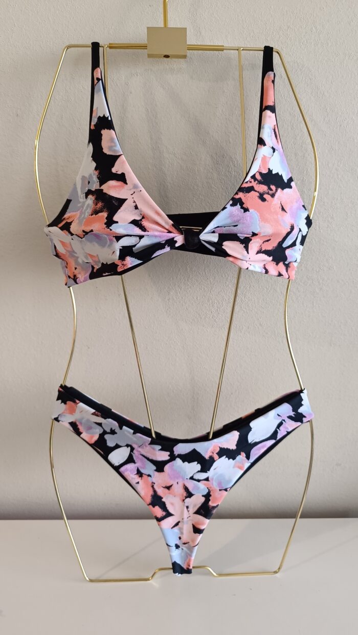 Top Hawaii + bottom Roxy Talla S