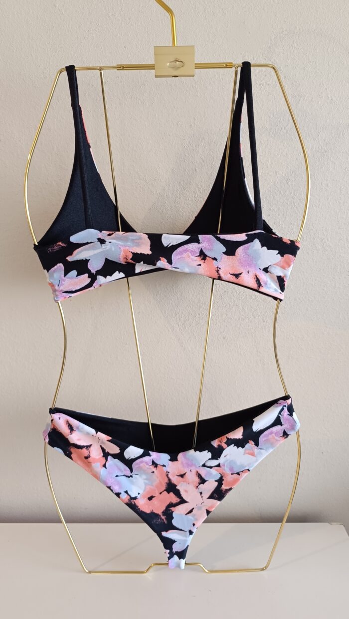 Top Hawaii + bottom Roxy Talla S