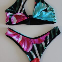 Top Hawaii - Bottom Roxy (TALLA M)