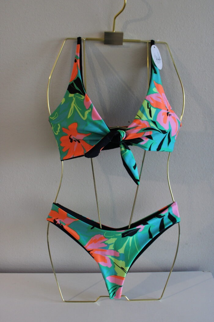 Top Amaui + Bottom Roxy Talla S