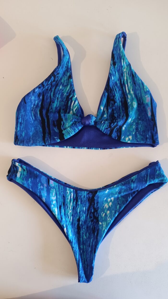 Top Hawaii+ Bottom Roxy M- Reversible